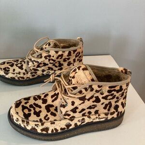Earth Elements Arrowhead fur lined Leopard Print Ankle Boots